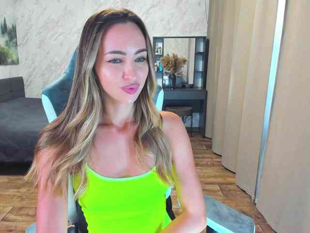 LolaLaLol webcam
