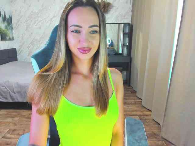 LolaLaLol webcam