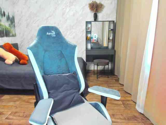 LolaLaLol webcam