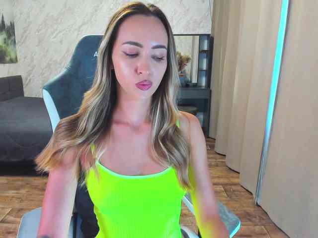 LolaLaLol webcam