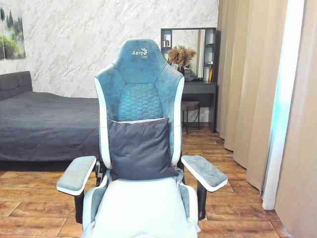 LolaLaLol webcam