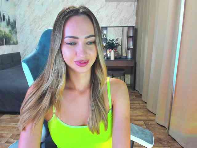 LolaLaLol webcam