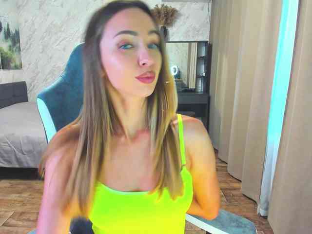 LolaLaLol webcam