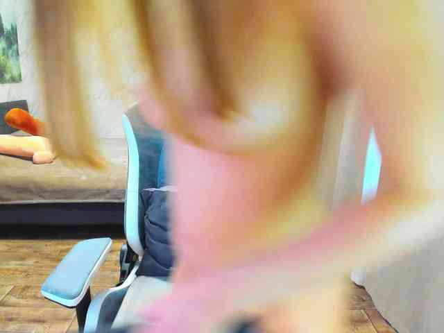 LolaLaLol webcam