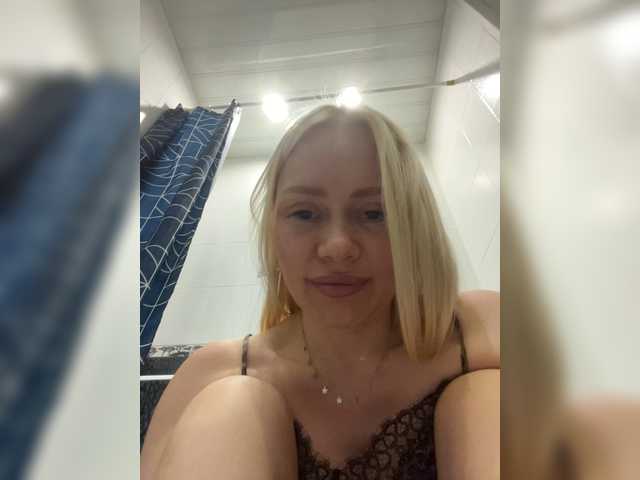 MirandaNow live cam preview