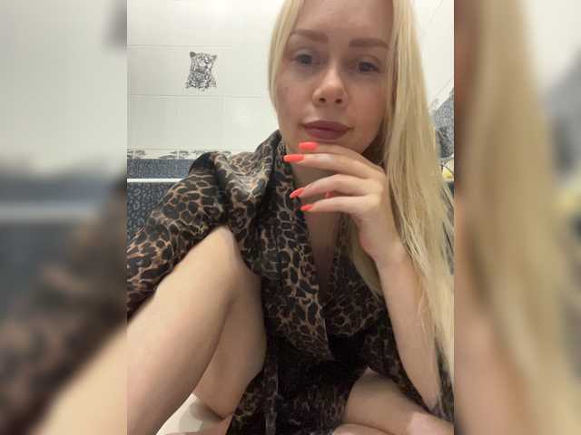 MirandaNow live cam