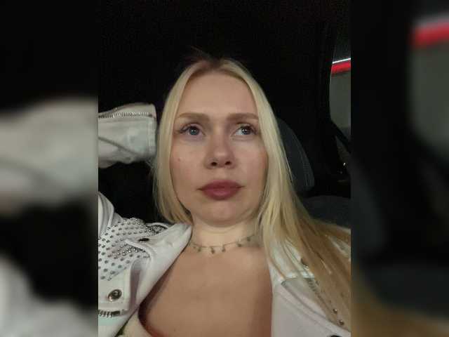 MirandaNow live webcam show