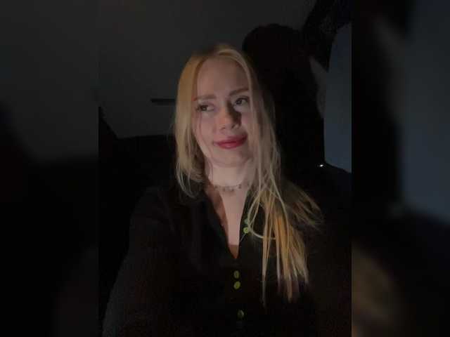 -SexyMilf-'s BongaCams show and profile