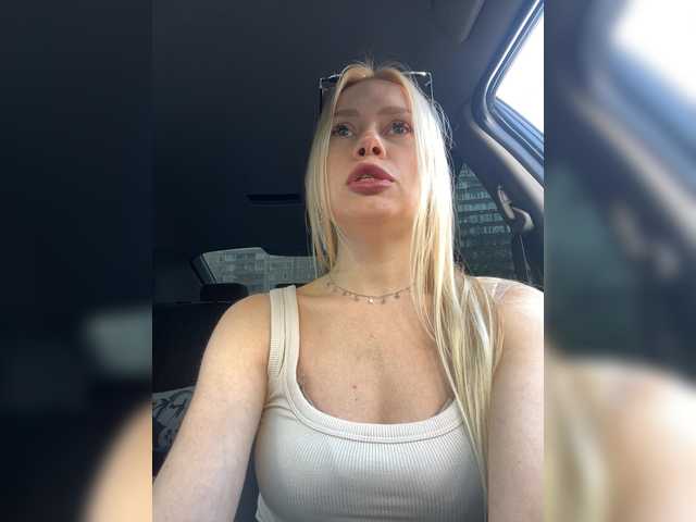 MirandaNow live webcam show