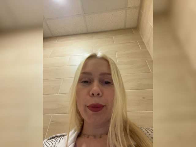 MirandaNow live webcam show
