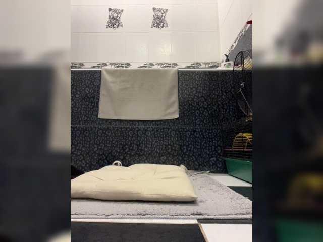 MirandaNow live cam preview