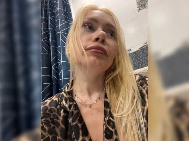 MirandaNow live webcam show