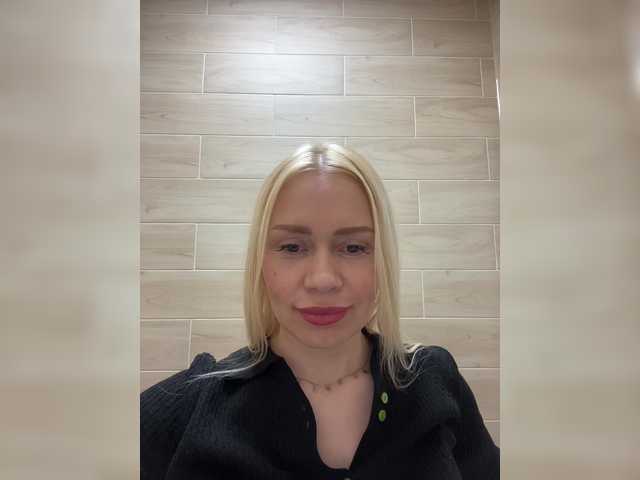 -SexyMilf-'s BongaCams show and profile