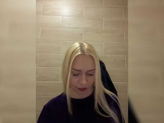 -SexyMilf-'s BongaCams show and profile