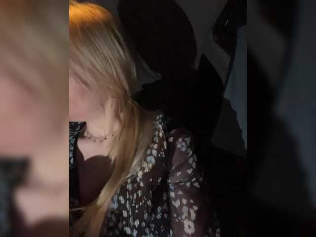 -SexyMilf-'s BongaCams show and profile