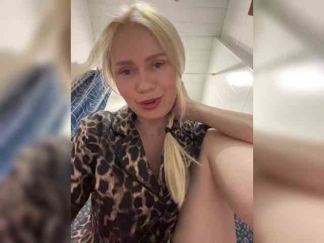 Ця модель зараз онлайн. -SexyMilf-