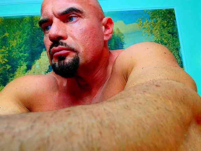 Spartacusdom's cam show statistics and live stream