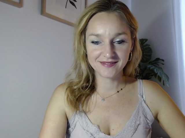 SecretAlicia live cam preview