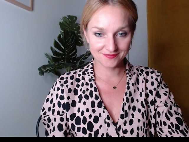SecretAlicia live cam preview