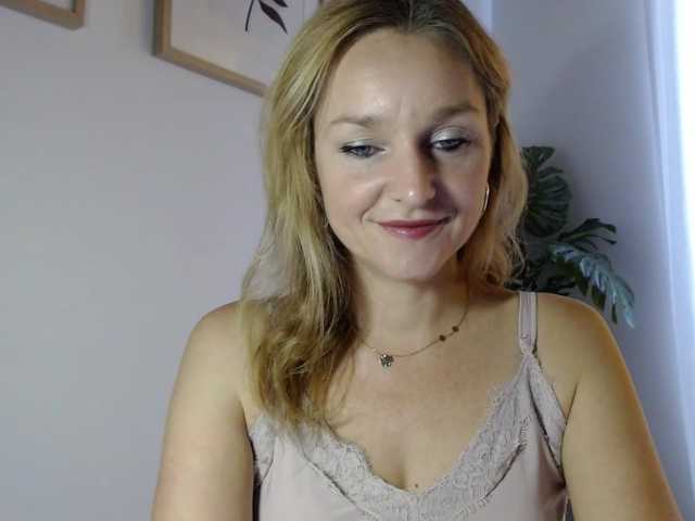 SecretAlicia live cam preview
