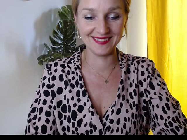 SecretAlicia live cam preview