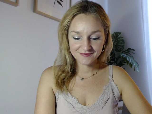 SecretAlicia live cam preview