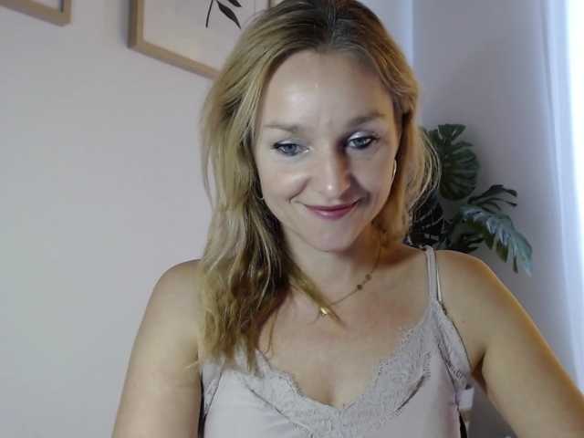 SecretAlicia live cam preview