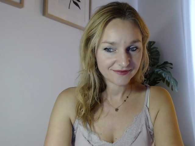 SecretAlicia live cam preview