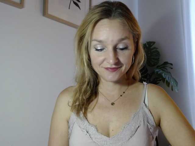 SecretAlicia live cam preview