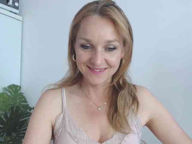 Model: SecretAlicia