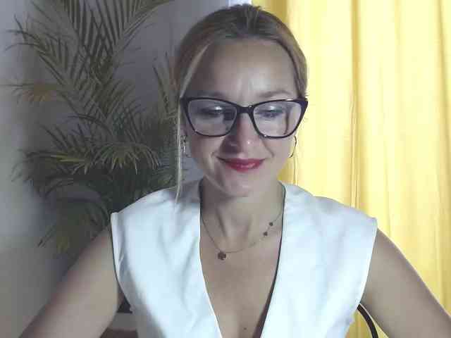 Model: SecretAlicia