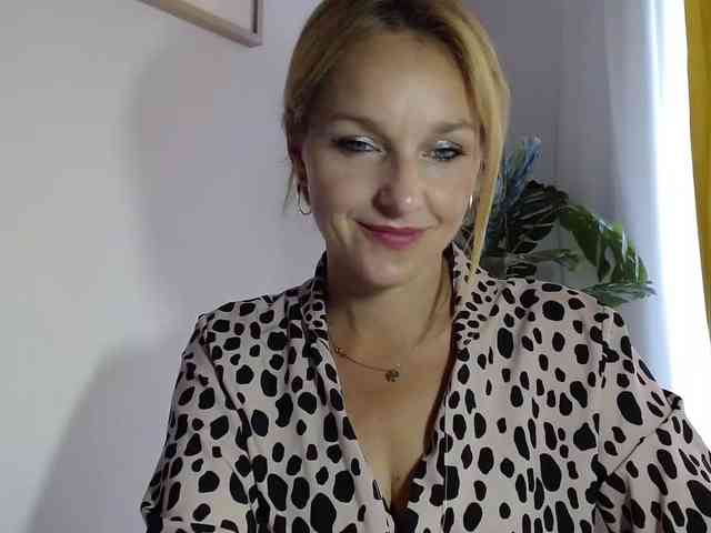 Model: SecretAlicia