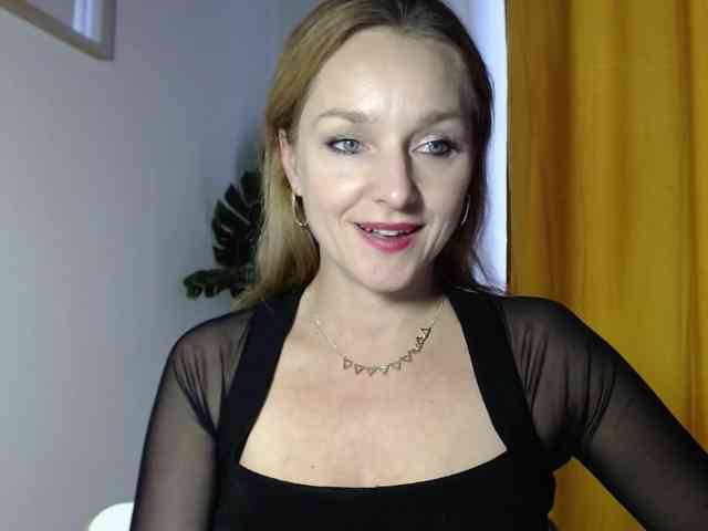 Model: SecretAlicia