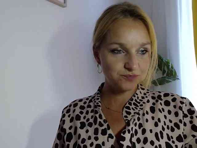 Model: SecretAlicia