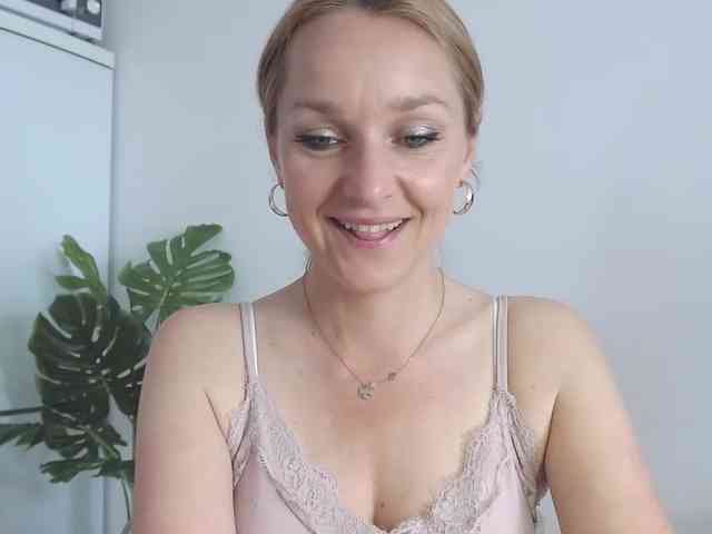 SecretAlicia webcam