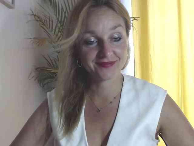 Model: SecretAlicia