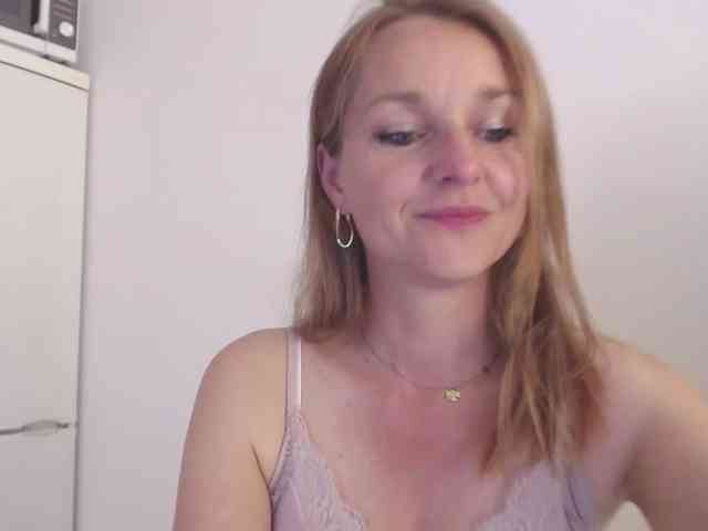 Model: SecretAlicia