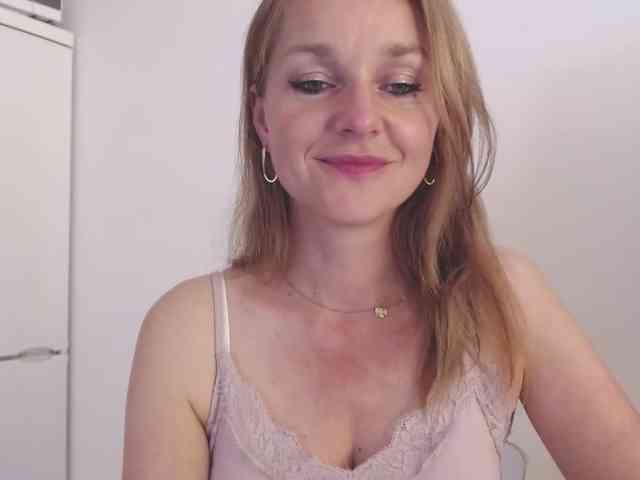 Model: SecretAlicia
