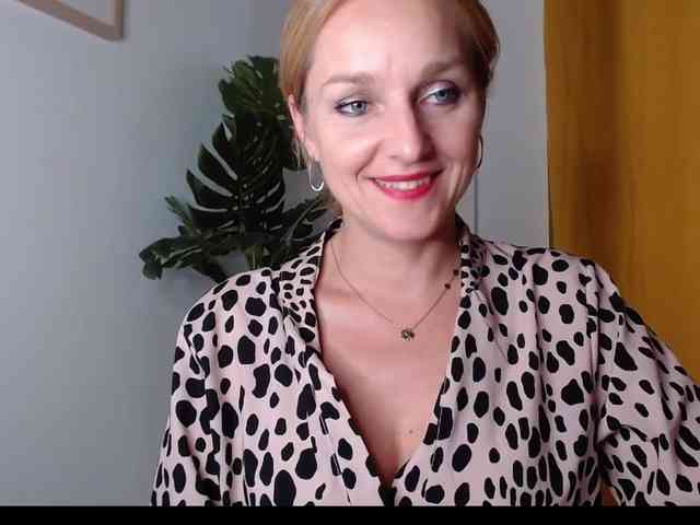 SecretAlicia webcam