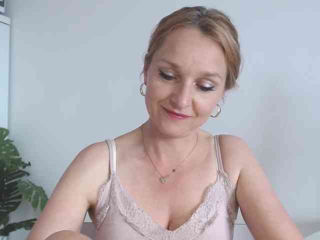 Model: SecretAlicia