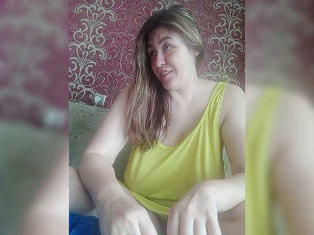 Chat with Hoverla live cam