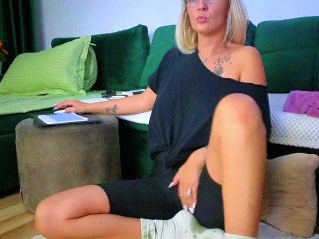 Sweetaniaa live cam preview