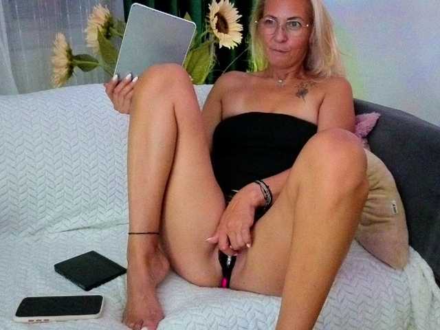 Sweetaniaa live cam on BongaCams