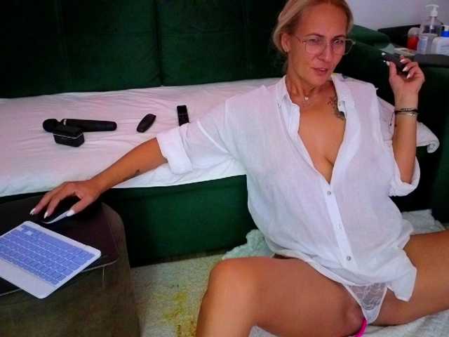 Sweetaniaa live cam preview
