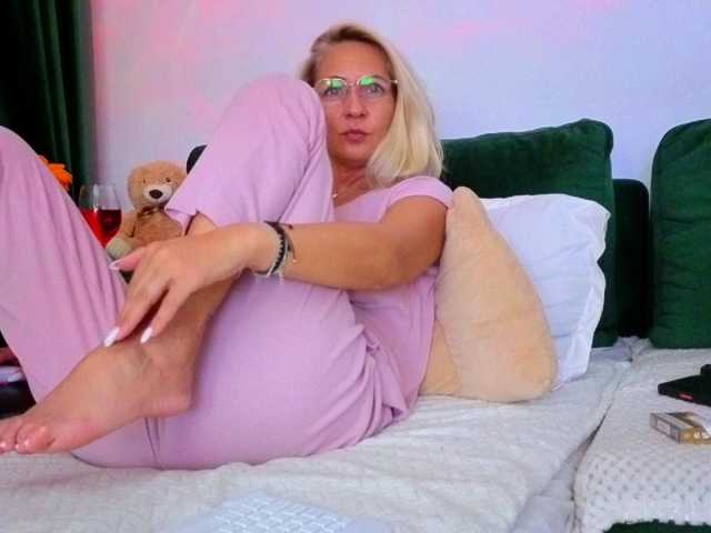 Sweetaniaa live cam on BongaCams