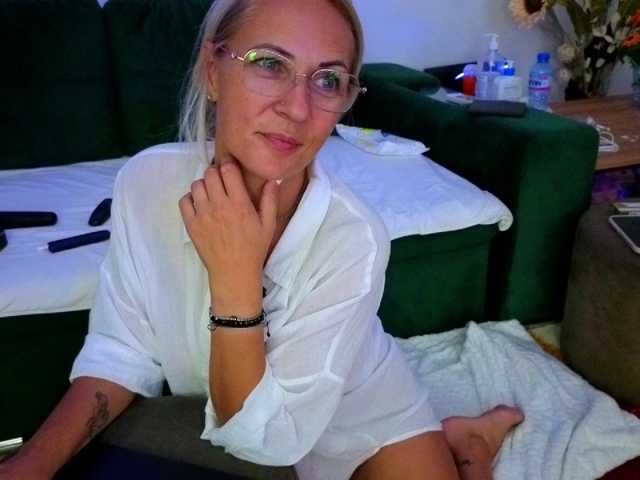Sweetaniaa live cam preview