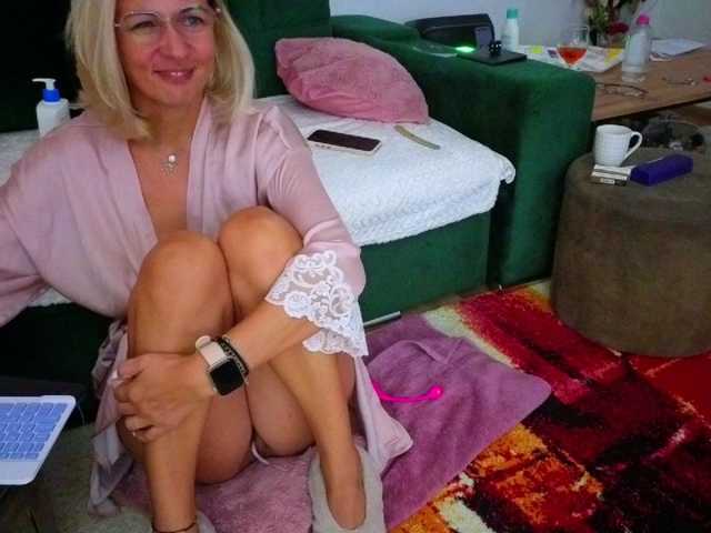 Sweetaniaa live cam preview