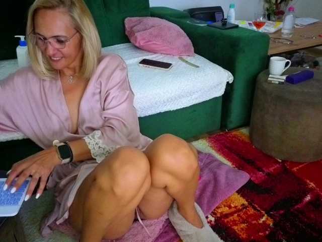 Sweetaniaa live cam preview