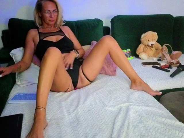 Sweetaniaa live cam on BongaCams