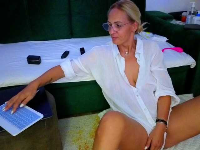 Sweetaniaa live cam preview